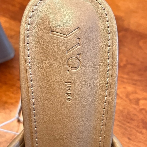 YVO People Strapless Heels Size 8 w/4.5” Heel Beige Color Lightweight Cute Comfy - Picture 2 of 6